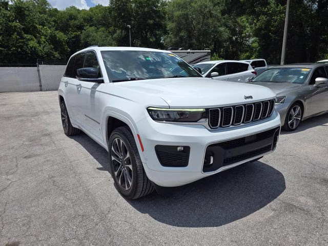 2022 Bright White Clearcoat Jeep Grand Cherokee Overland 4X4 SUV