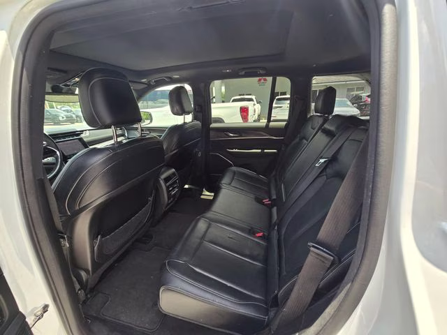 2022 Bright White Clearcoat Jeep Grand Cherokee Overland 4X4 SUV