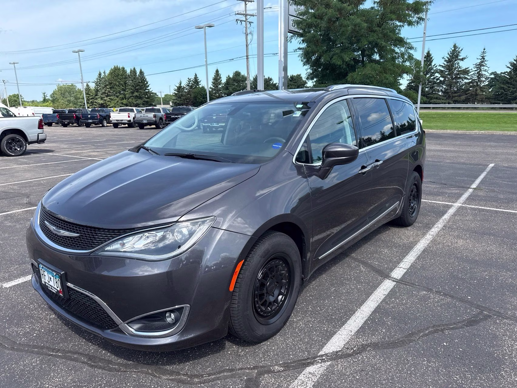 2017 Granite Crystal Metallic Clearcoat Chrysler Pacifica Touring L Plus FWD Van