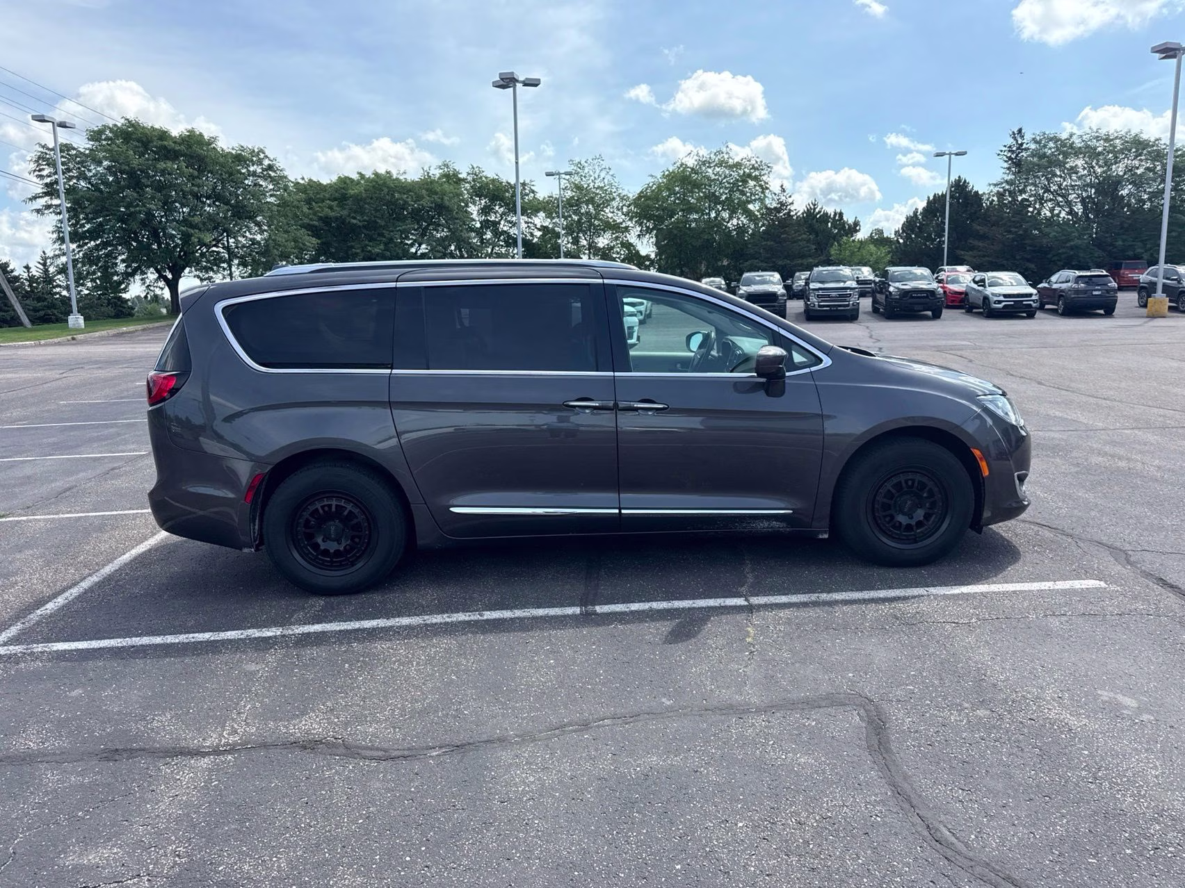 2017 Granite Crystal Metallic Clearcoat Chrysler Pacifica Touring L Plus FWD Van