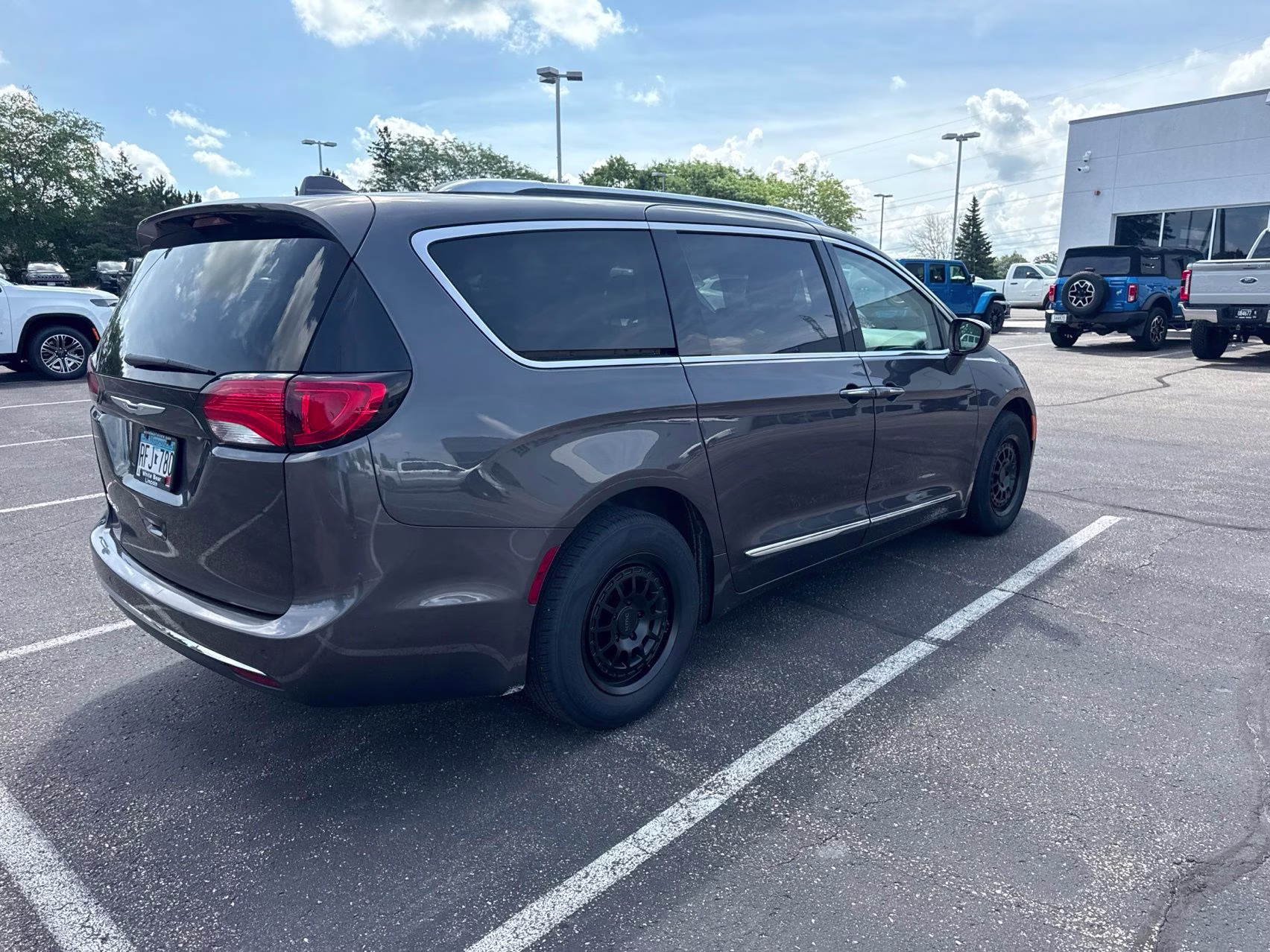 2017 Granite Crystal Metallic Clearcoat Chrysler Pacifica Touring L Plus FWD Van