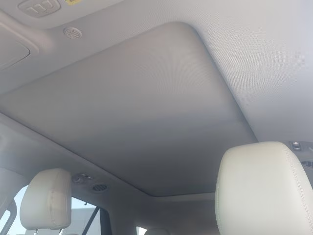 2020 White Ford Explorer Platinum 4X4 SUV