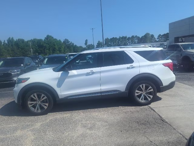 2020 White Ford Explorer Platinum 4X4 SUV