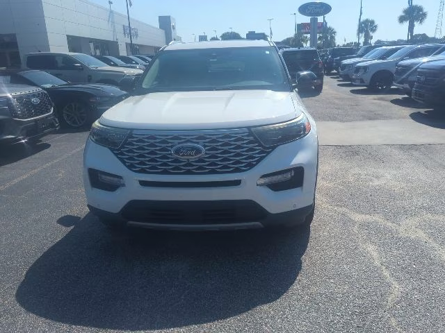 2020 White Ford Explorer Platinum 4X4 SUV