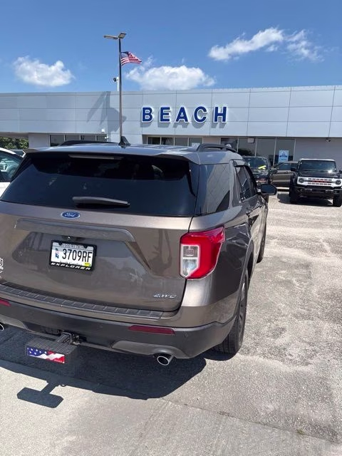 2021 Stone Gray Ford Explorer XLT 4X4 SUV