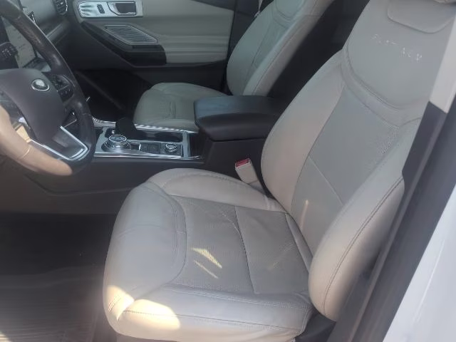 2020 White Ford Explorer Platinum 4X4 SUV
