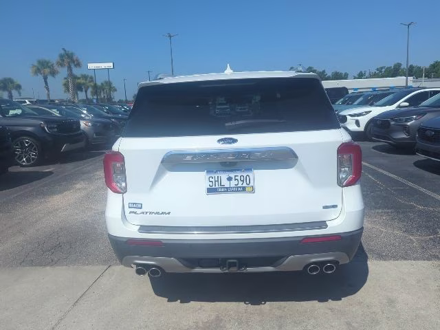 2020 White Ford Explorer Platinum 4X4 SUV