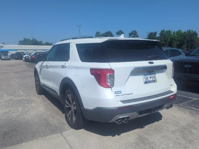 2020 White Ford Explorer Platinum 4X4 SUV