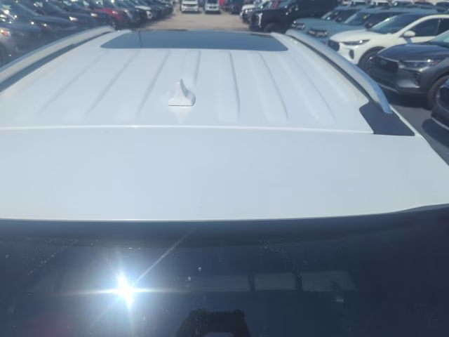 2020 White Ford Explorer Platinum 4X4 SUV