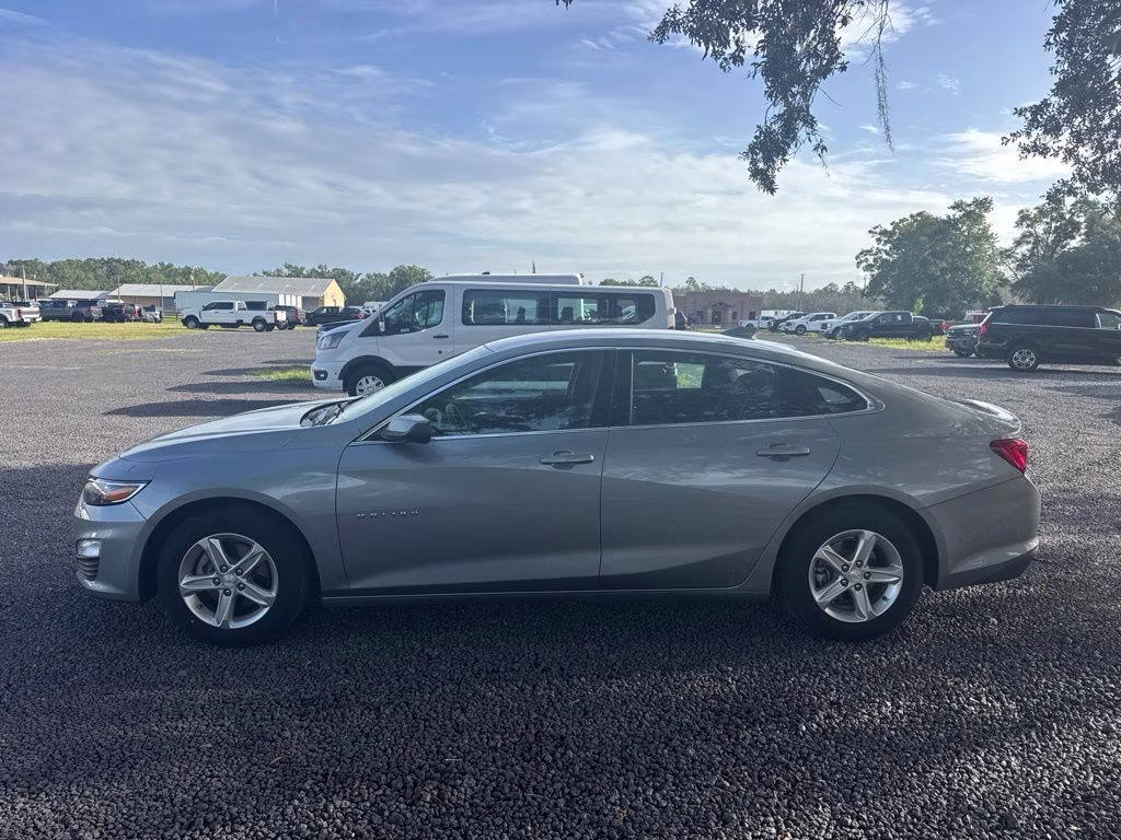 2024 Sterling Gray Metallic Chevrolet Malibu LT 1LT FWD Sedan