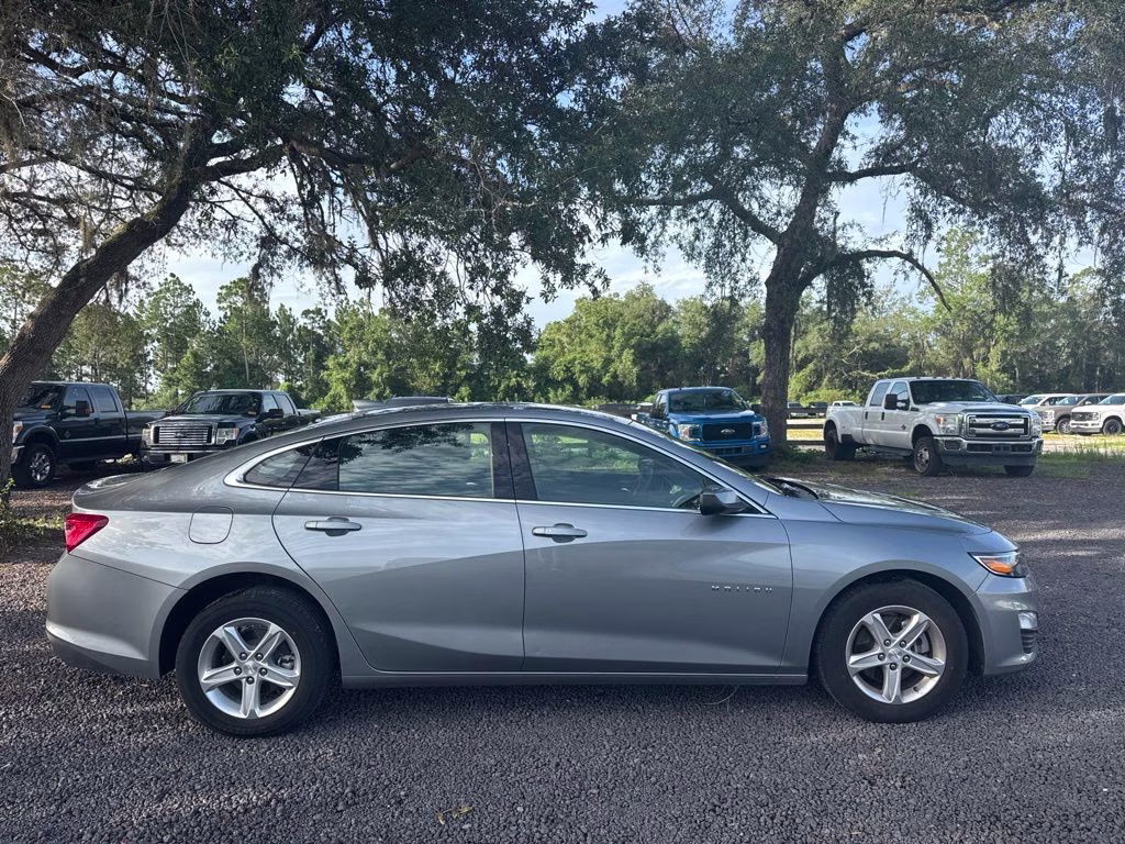 2024 Sterling Gray Metallic Chevrolet Malibu LT 1LT FWD Sedan