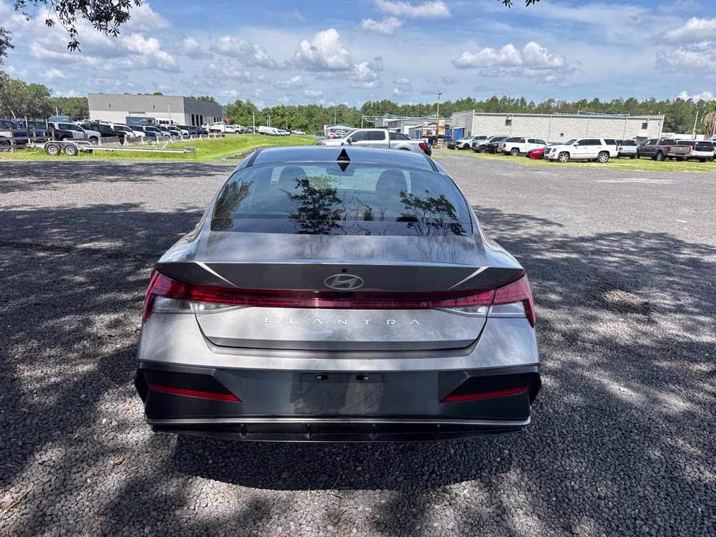2025 Fluid Metal Hyundai Elantra SEL Convenience FWD Sedan