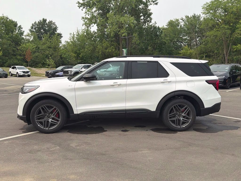 2025 White Metallic Ford Explorer ST-Line 4X4 SUV