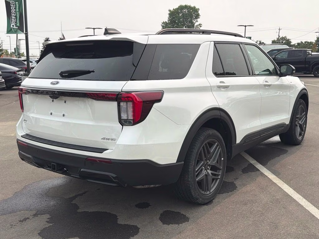 2025 White Metallic Ford Explorer ST-Line 4X4 SUV