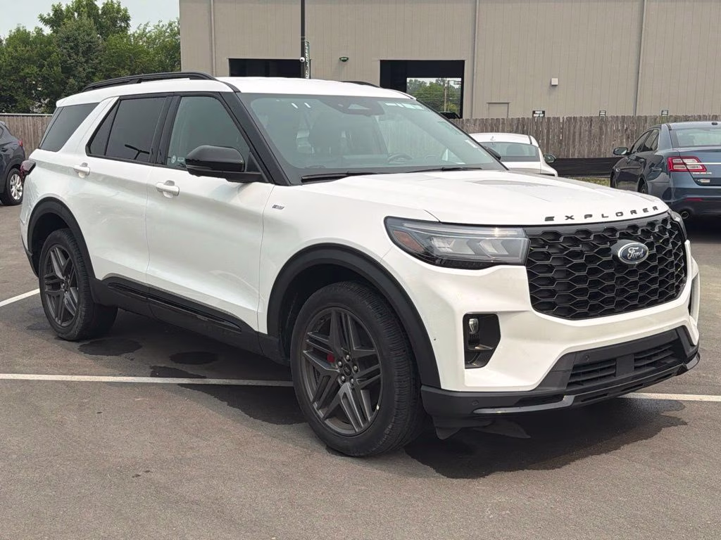 2025 White Metallic Ford Explorer ST-Line 4X4 SUV