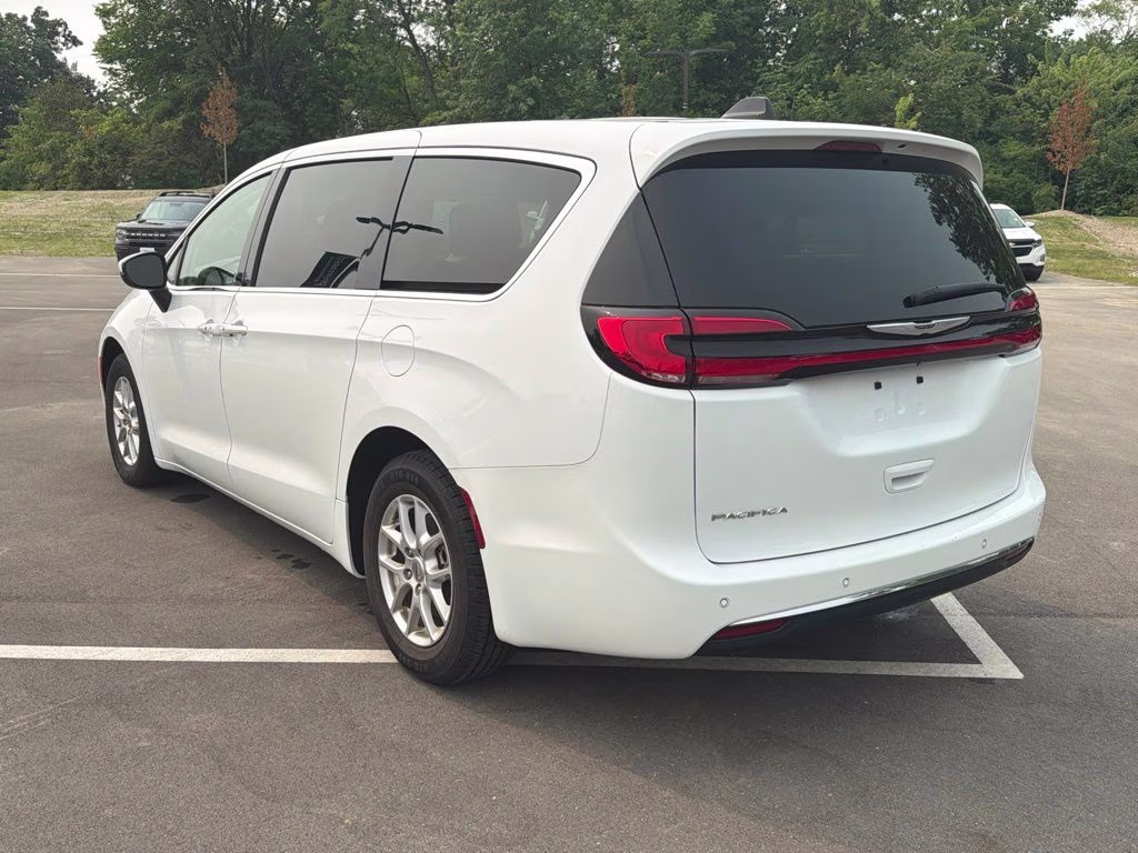 2023 Bright White Clearcoat Chrysler Pacifica Touring L FWD Van