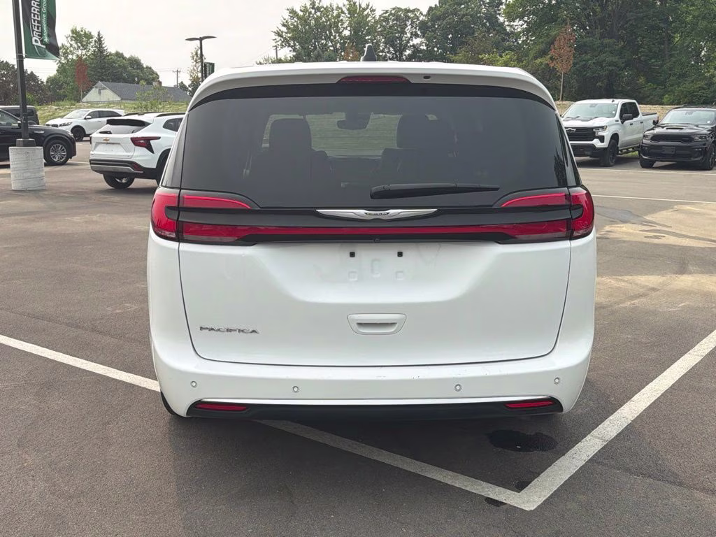 2023 Bright White Clearcoat Chrysler Pacifica Touring L FWD Van
