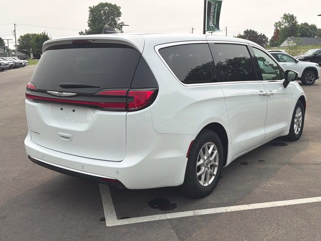 2023 Bright White Clearcoat Chrysler Pacifica Touring L FWD Van