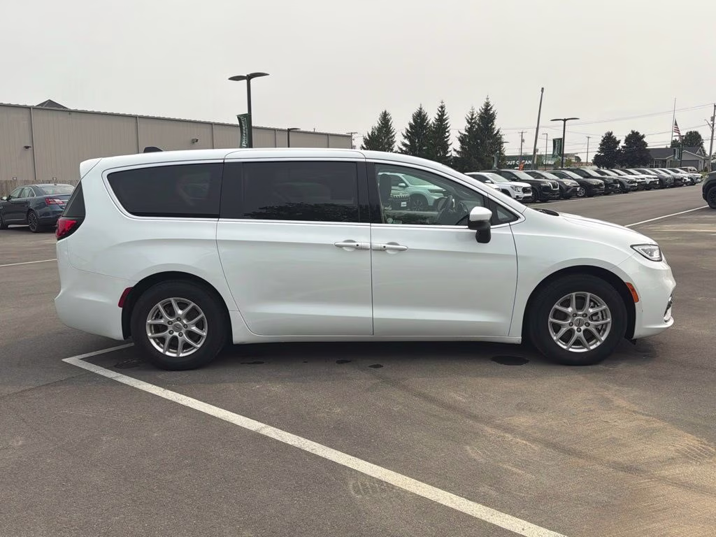 2023 Bright White Clearcoat Chrysler Pacifica Touring L FWD Van