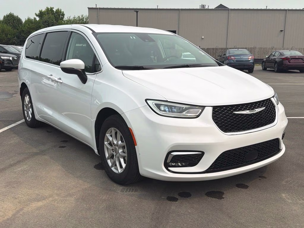 2023 Bright White Clearcoat Chrysler Pacifica Touring L FWD Van