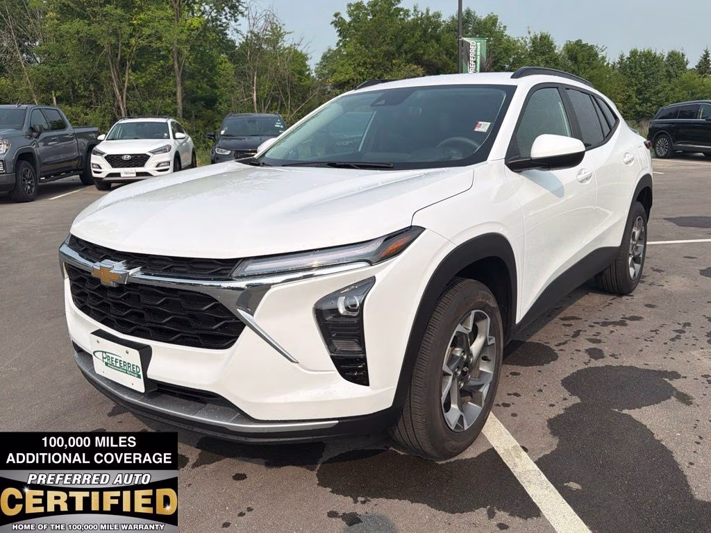 2025 Summit White Chevrolet Trax LT FWD SUV