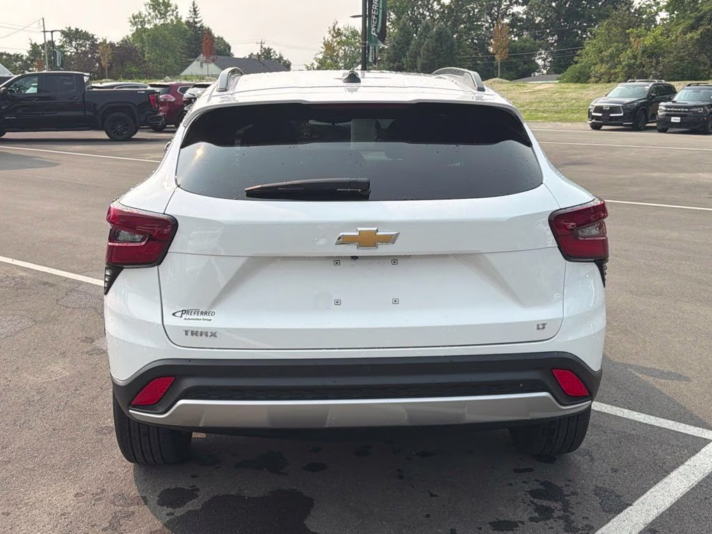 2025 Summit White Chevrolet Trax LT FWD SUV