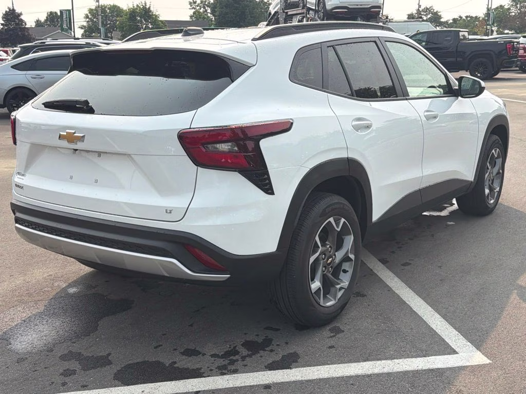 2025 Summit White Chevrolet Trax LT FWD SUV