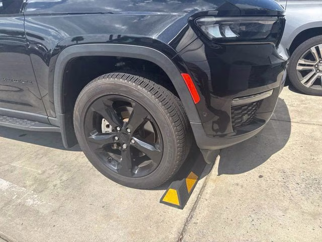 2022 Diamond Black Crystal Pearlcoat Jeep Grand Cherokee L Limited 4X4 SUV