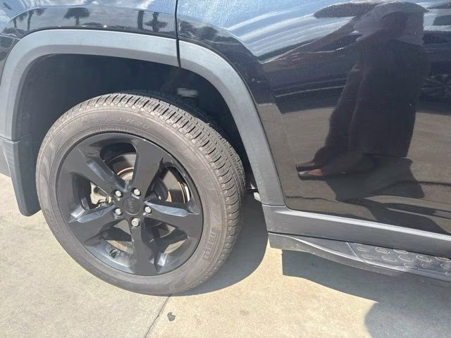 2022 Diamond Black Crystal Pearlcoat Jeep Grand Cherokee L Limited 4X4 SUV