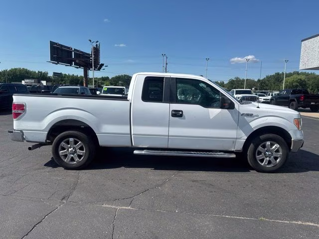 2014 Oxford White Ford F-150 XLT RWD Truck
