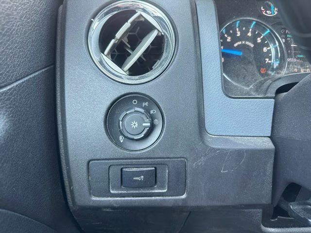 2014 Oxford White Ford F-150 XLT RWD Truck