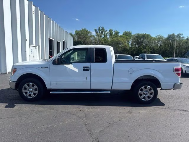 2014 Oxford White Ford F-150 XLT RWD Truck