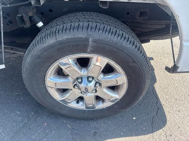 2014 Oxford White Ford F-150 XLT RWD Truck
