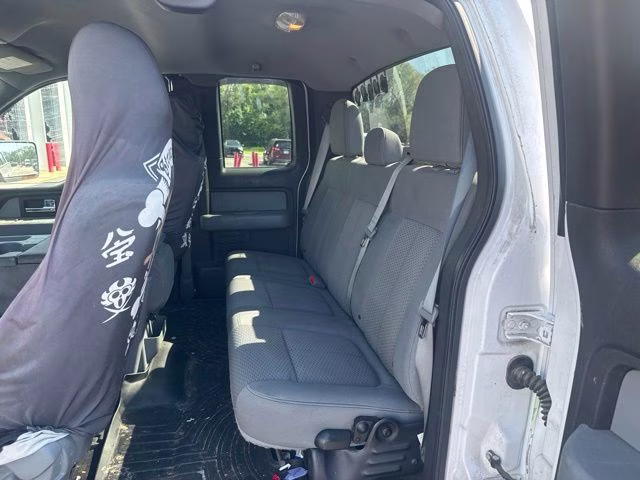 2014 Oxford White Ford F-150 XLT RWD Truck