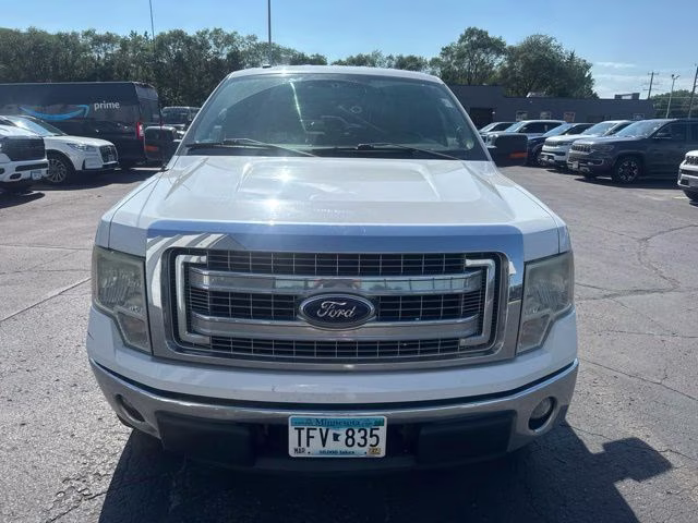 2014 Oxford White Ford F-150 XLT RWD Truck