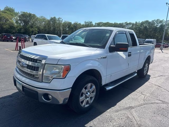 2014 Oxford White Ford F-150 XLT RWD Truck