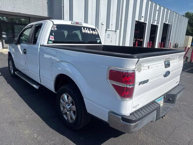 2014 Oxford White Ford F-150 XLT RWD Truck