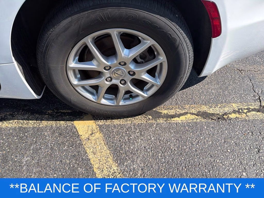2024 Bright White Clearcoat Chrysler Pacifica Touring L FWD Van