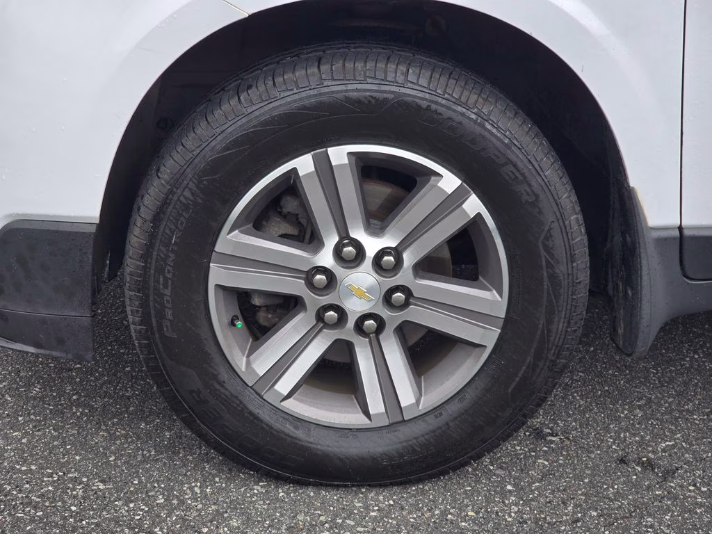 2017 Summit White Chevrolet Traverse 2LT FWD SUV