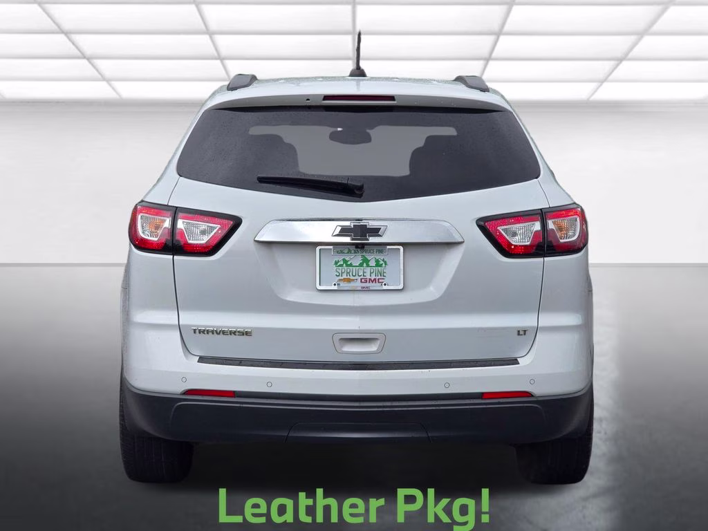 2017 Summit White Chevrolet Traverse 2LT FWD SUV