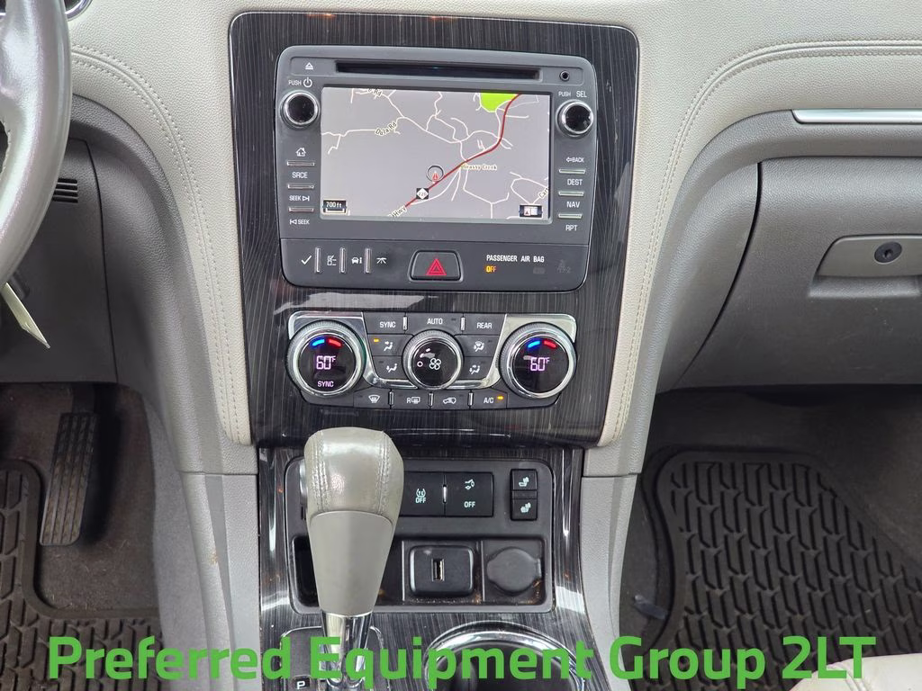 2017 Summit White Chevrolet Traverse 2LT FWD SUV