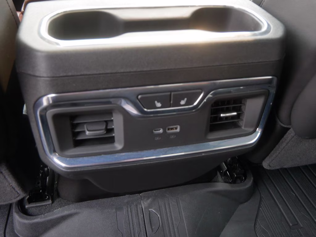 2025 Onyx Black GMC Sierra 1500 Denali Ultimate w/ 5SB Preferred Equipment Group 4X4 Truck