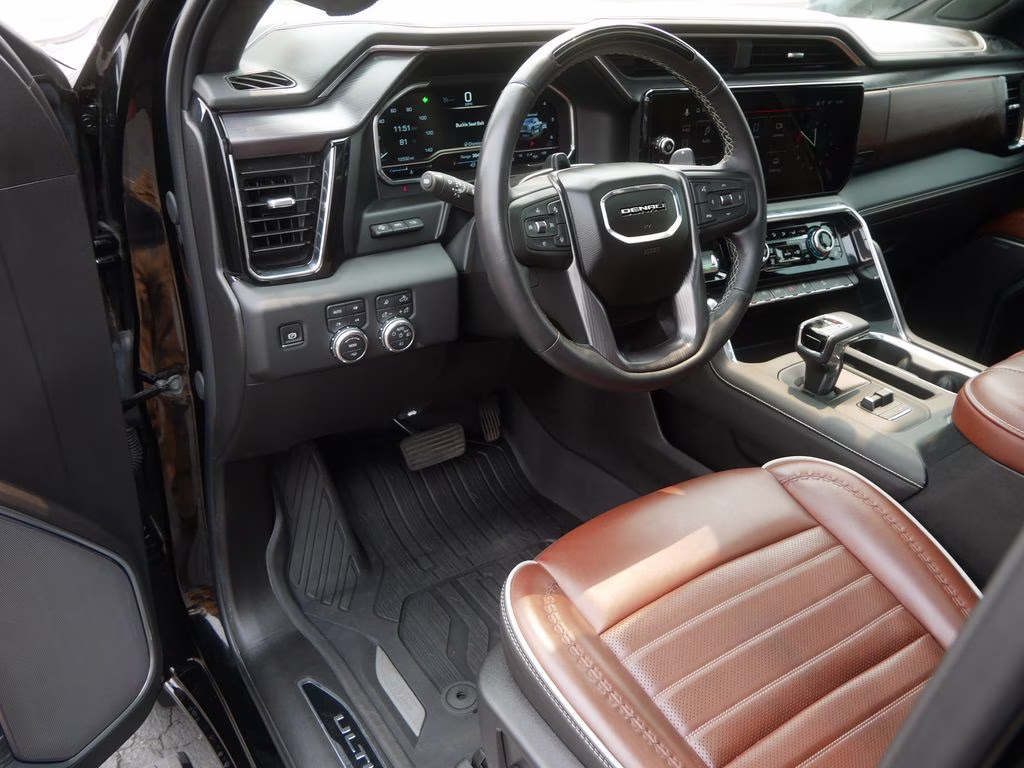 2025 Onyx Black GMC Sierra 1500 Denali Ultimate w/ 5SB Preferred Equipment Group 4X4 Truck