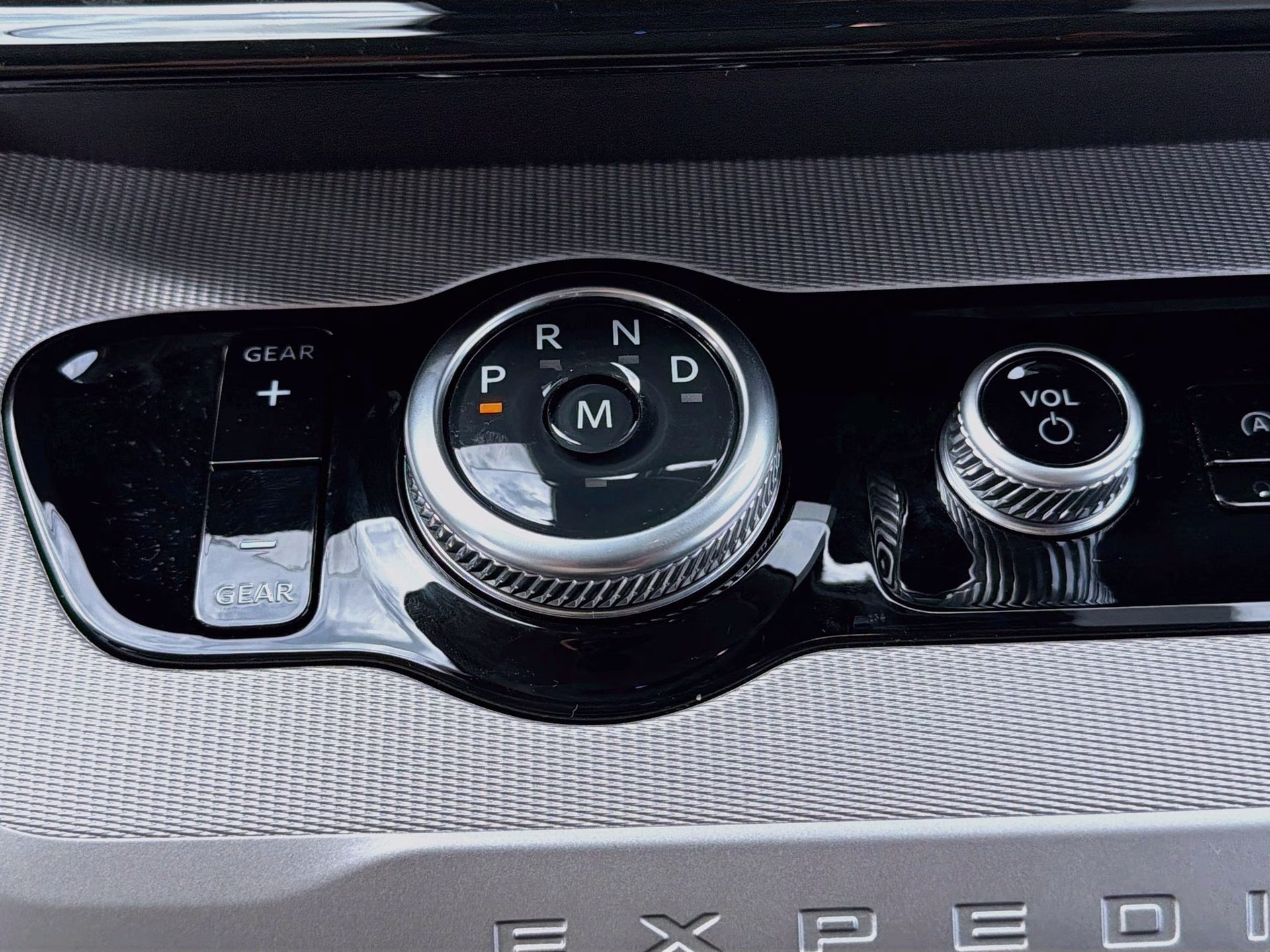 2026 Glacier Gray Metallic Tri-Coat Ford Expedition Max Active 4X4 SUV