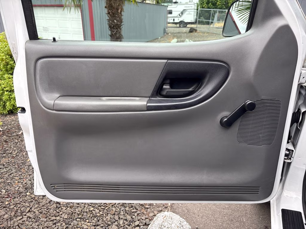 2004 White Ford Ranger XLT RWD Truck