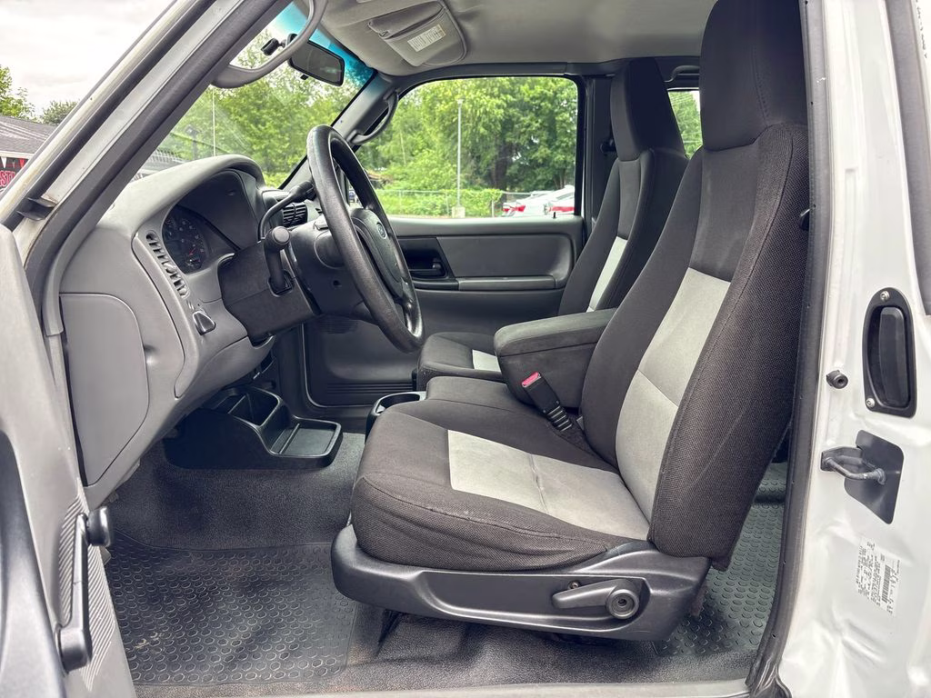 2004 White Ford Ranger XLT RWD Truck