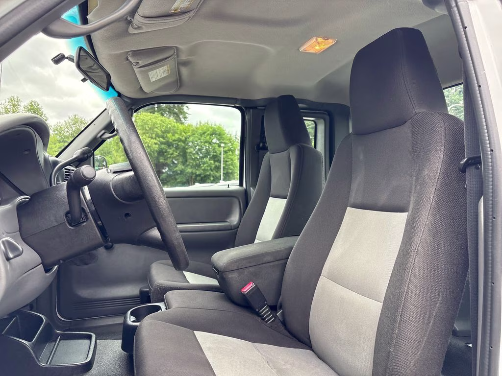 2004 White Ford Ranger XLT RWD Truck