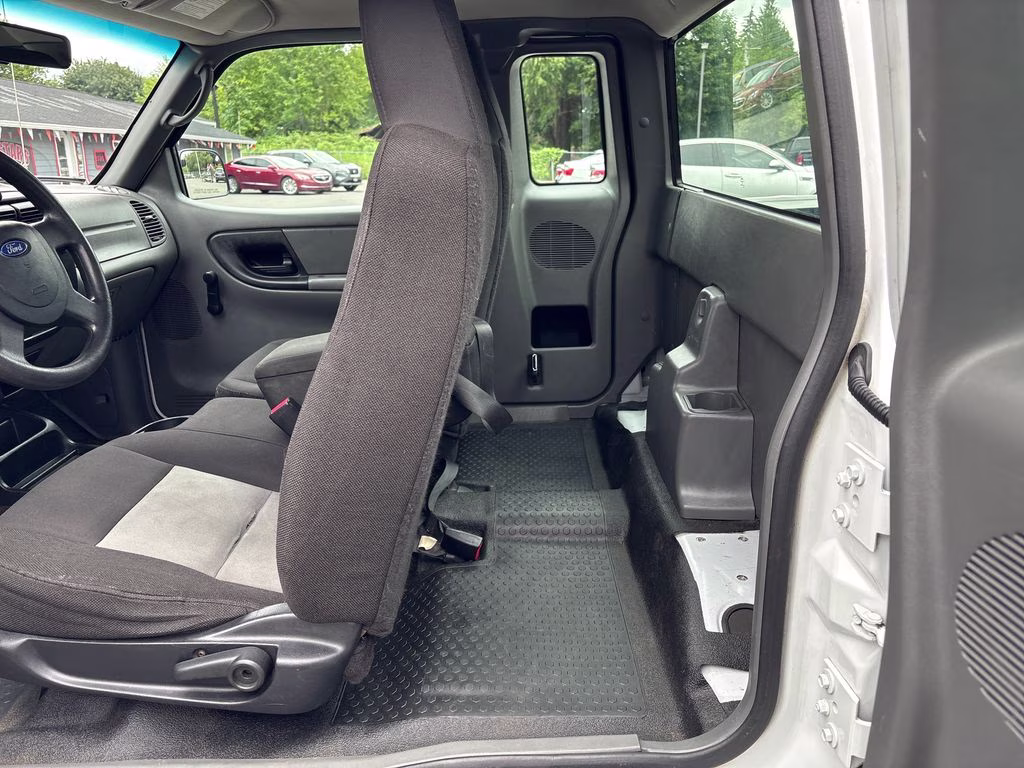 2004 White Ford Ranger XLT RWD Truck
