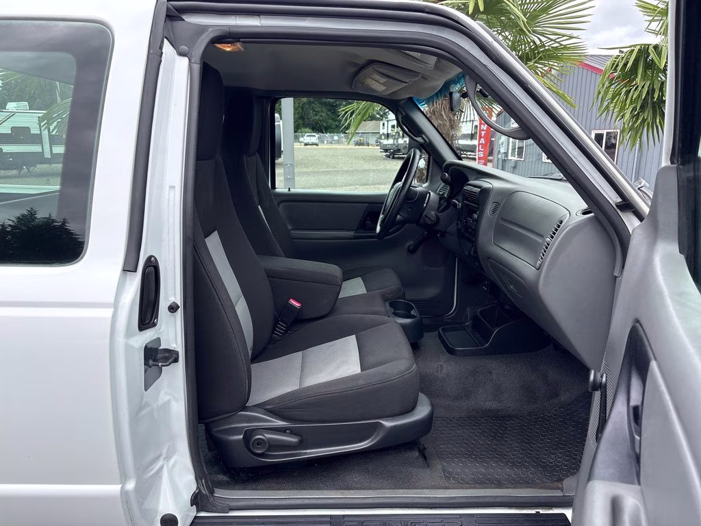 2004 White Ford Ranger XLT RWD Truck