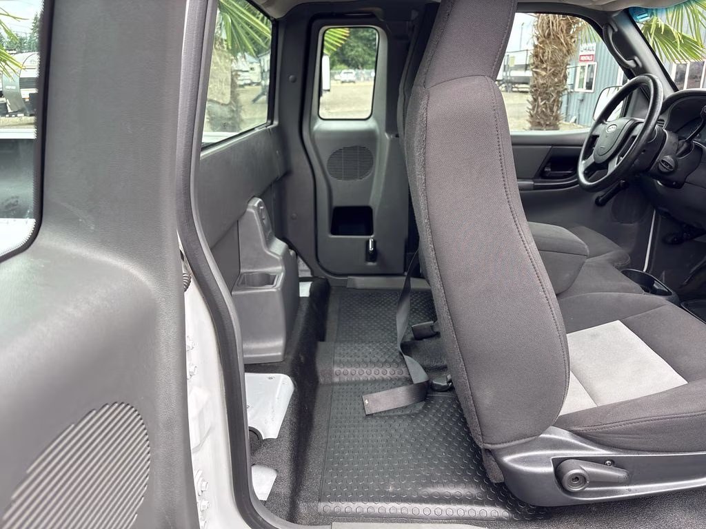 2004 White Ford Ranger XLT RWD Truck